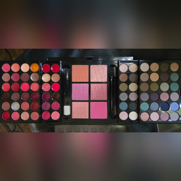HOST PICK 🎉🎊Avon Mega Palette 36 Lip&eye 6blush - Picture 5 of 7